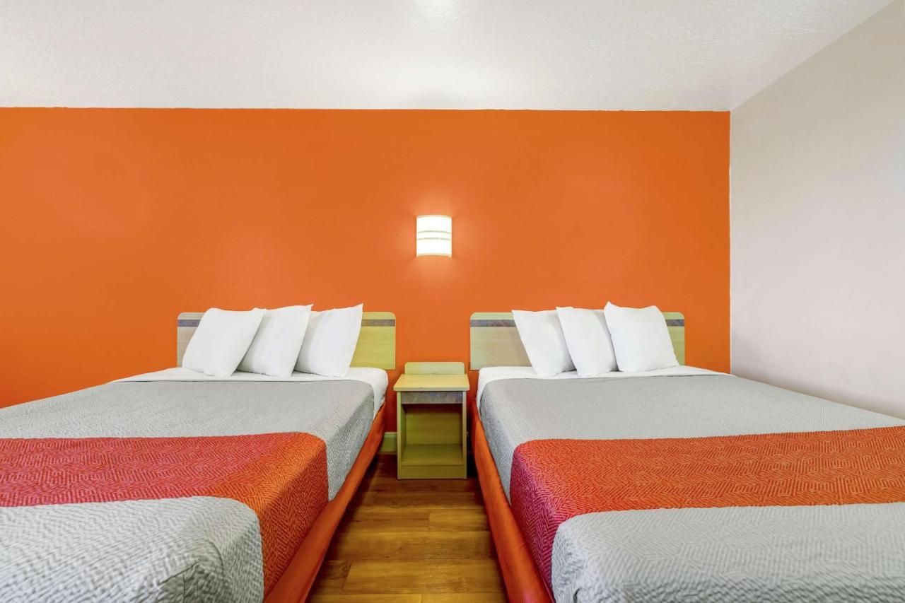Queen Room Two Queen Beds Non-Smoking