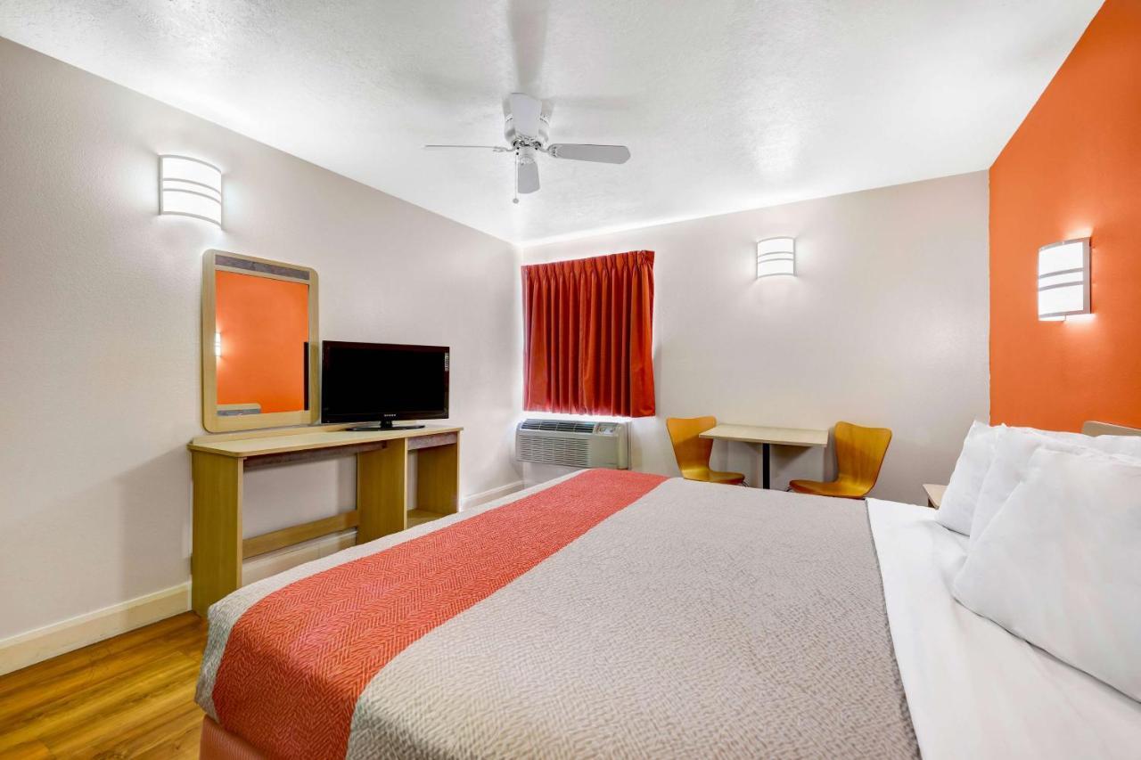 King Room Roll Shower Disability Access Non-Smoking
