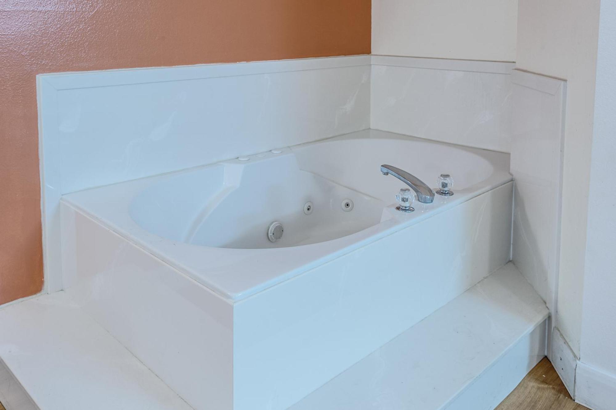 King Suite Spa Bath